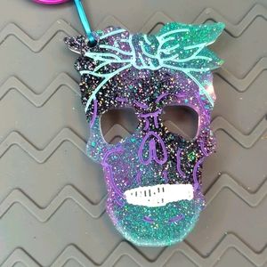 Girl Skull keychain 💀